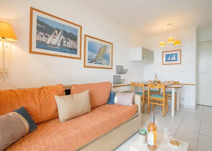 Appartamento Le Belvedere - R3 221 By Interhome Saint-Raphaël