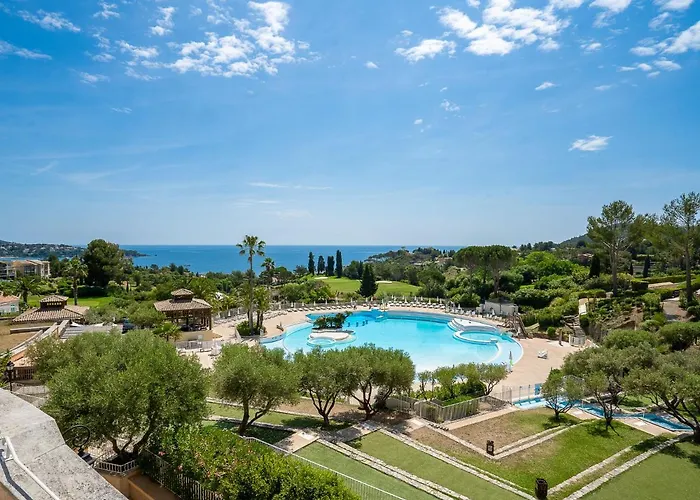 Appartamento Le Belvedere - R3 221 By Interhome Saint-Raphaël