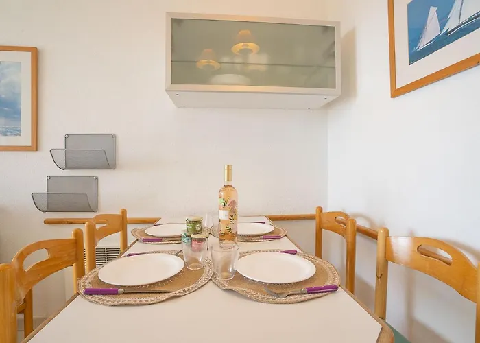 Appartamento Le Belvedere - R3 221 By Interhome Saint-Raphaël